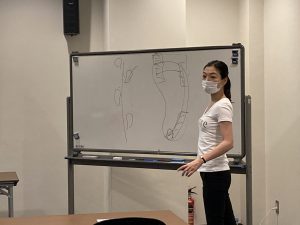 足の運び方を説明